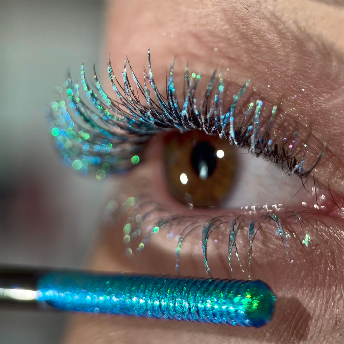 Topper à Cils Irisé — Reflets Multichromes